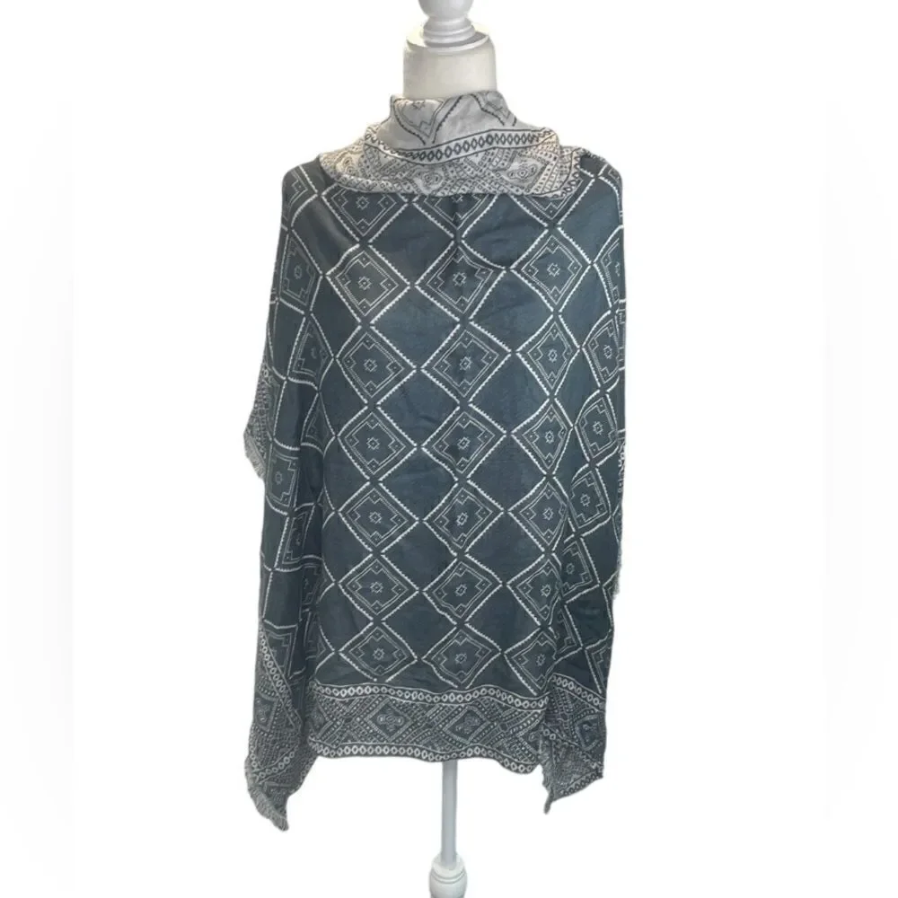 SCARF Boho Paisley Reversible design Gray and White eyelash fringe